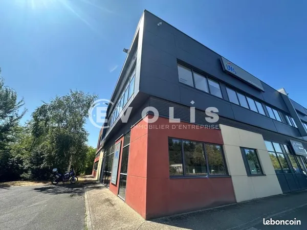 Local bureaux 792 m²