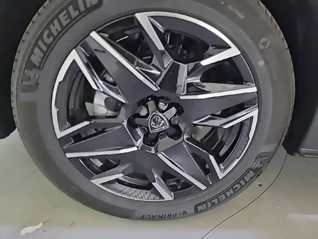 Peugeot 3008 hybrid 145 e-dcs6 — photo 43
