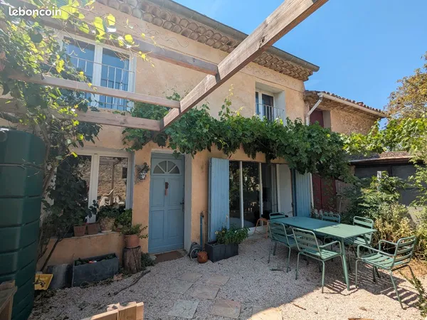 Correns | Maison de village | 125m2 | 3 chambres | Jardinet 25 m2