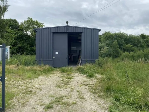 Local d'activité 245 m²