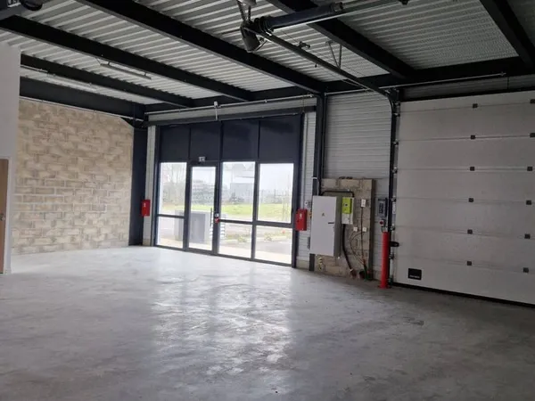 Local d'activité 371 m²