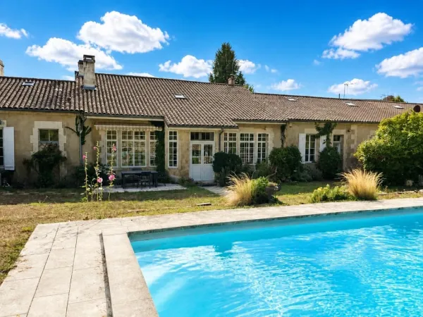 Élégante demeure de caractère avec piscine et vaste jardin - 5 chambres - Mouthiers sur Boëme (16)