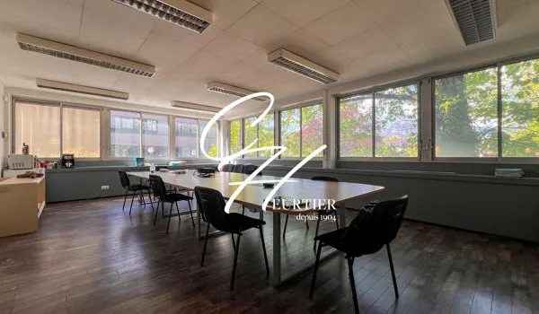 Bureau 214 m²