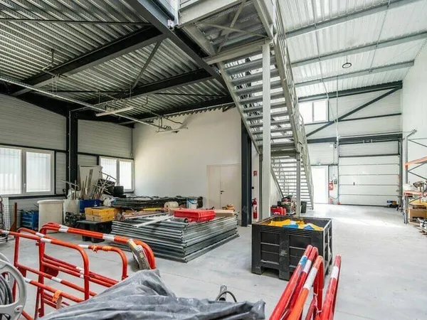 Bureau 302 m²