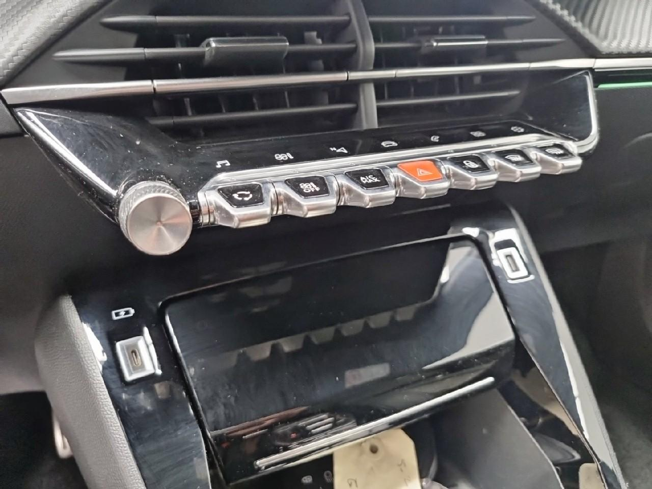 Peugeot 2008 puretech 130 s&s eat8 gt — photo 29