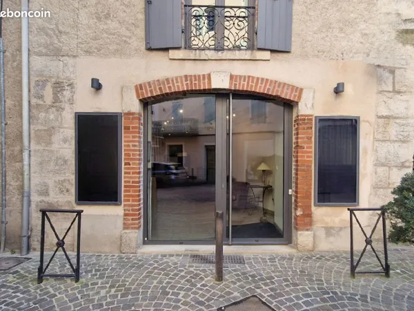 CAHORS CENTRE-VILLE - 12 Place Alain de Solminihac LOCAL COMMERCIAL -