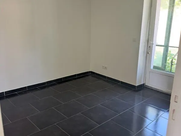 À LOUER - T2 50 m² avec petit rez-de-jardin