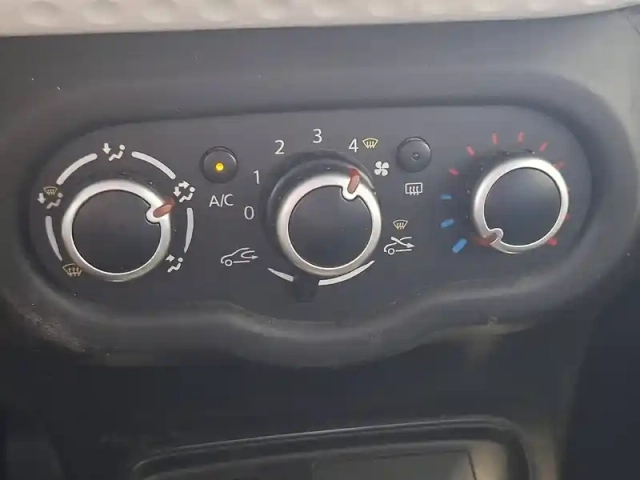 Renault Twingo iii sce 75 - 20 — photo 35