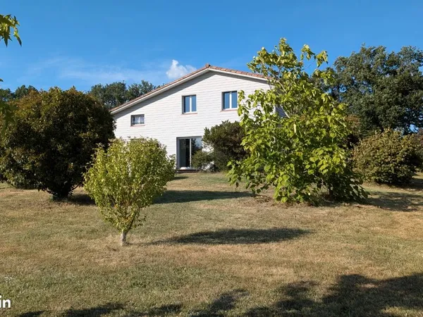 Maison en bois lumineuse de 150 m² - 4 chambres + bureau - Terrain piscinable d'environ 1 800 m²