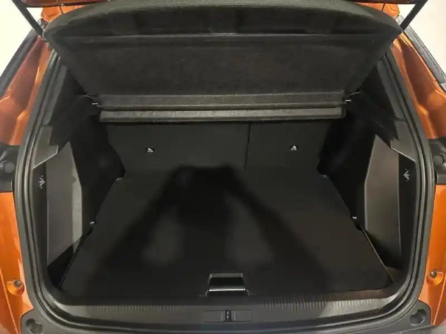Peugeot 2008 1.2 100 s&amp;s allure carplay radars clim auto — photo 6