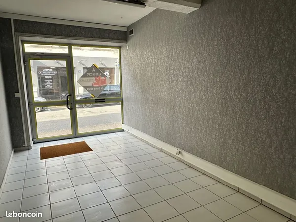 Local commercial 45 m² Beaujeu