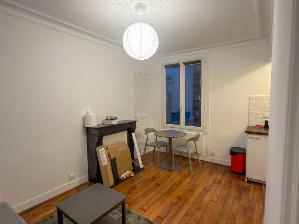 Studio meublé - tout juste rénové - rue Jean Pierre Timbaud - 18m2