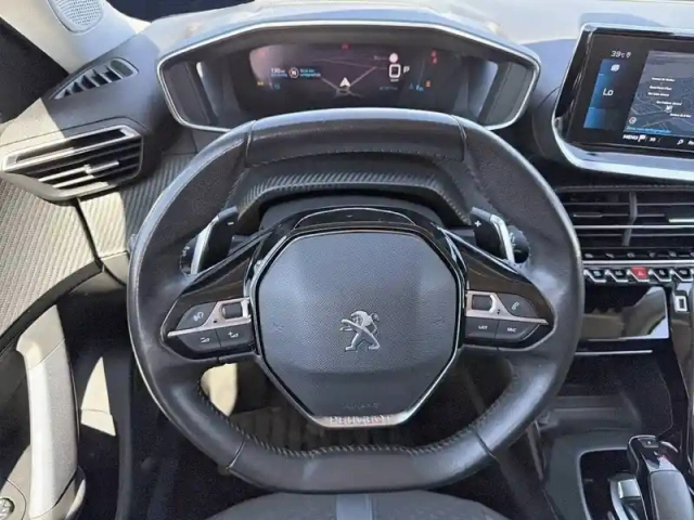 Peugeot 2008 puretech 130 s&amp;s eat8 — photo 16