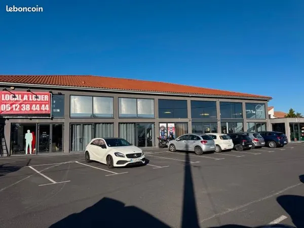 LOCAL COMMERCIAL AUBIERE 600m²