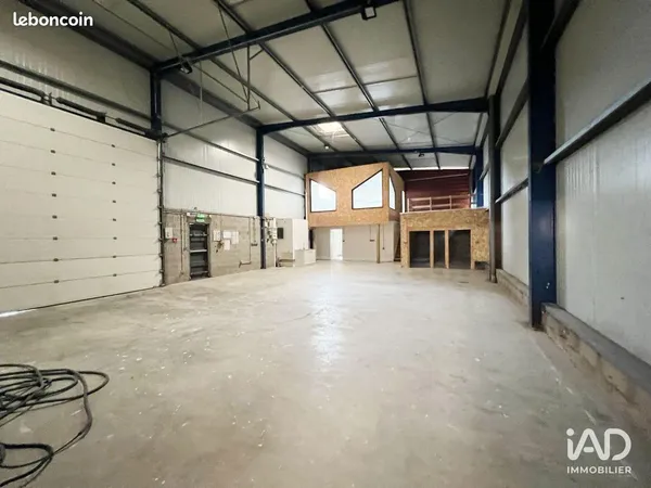 Local 240 m² BRIE-COMTE-ROBERT