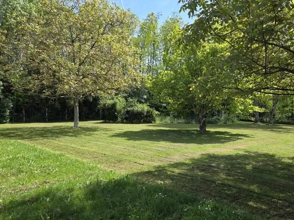 TERRAIN CONSTRUCTIBLE 1015 M²