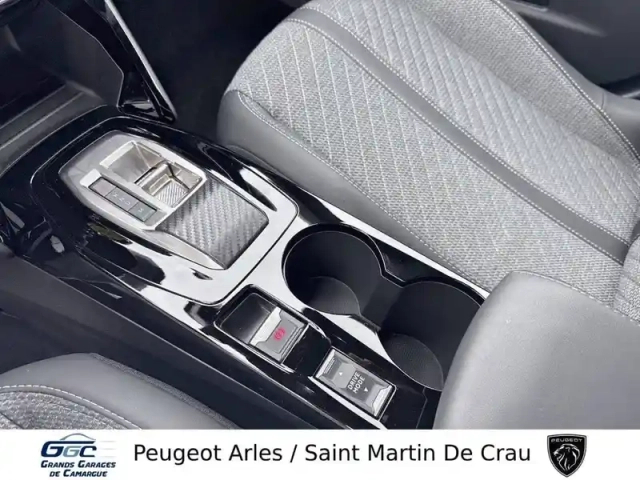 Peugeot 2008 hybrid 145 e-dcs6 — photo 24