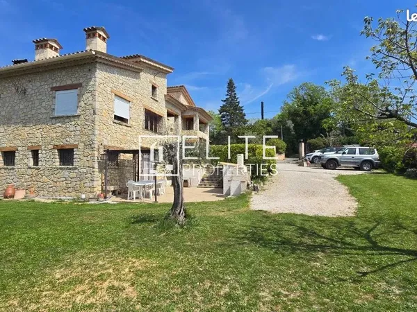 Maison 7 pièces 265 m²
