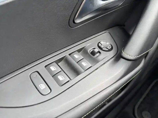 Peugeot 2008 electrique 136 ch — photo 57