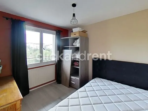 Chambre meublée dans colocation de 70m² - Proche Université Lyon 2 (Bron)