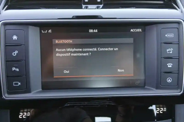 Jaguar F-Pace 2.0 d - 180 ch awd bva8 — photo 27
