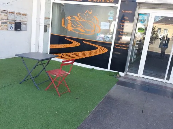Chateauneuf sur loire -a louer local commercial