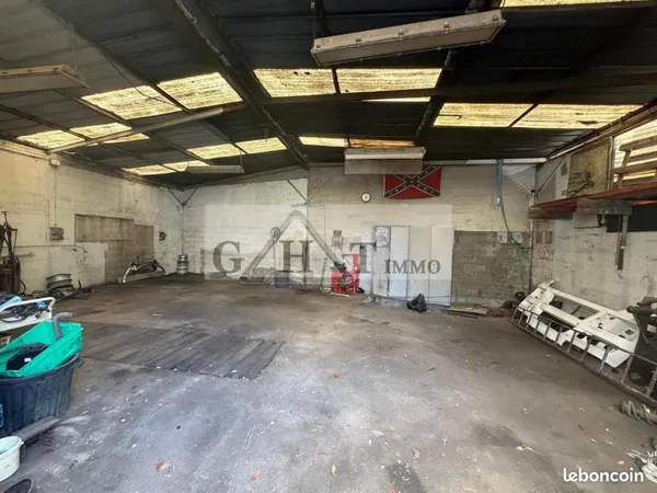 Local industriel 281 m²