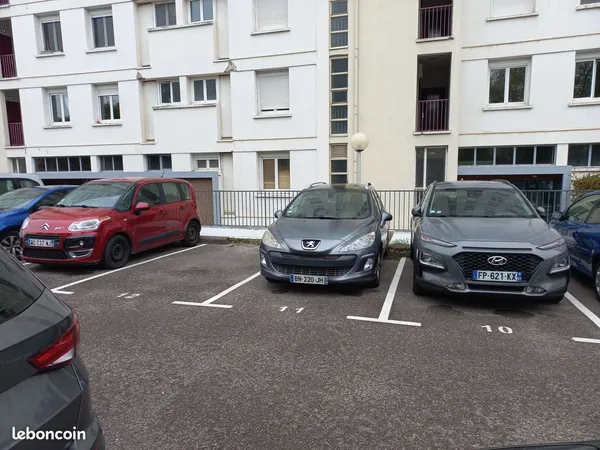 Location Place de Parking Privative en Cour Fermée - Caluire-et-Cuire (Rue de l'Oratoire)