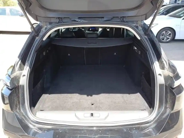 Peugeot 308 sw phev 180 e-eat8 — photo 6