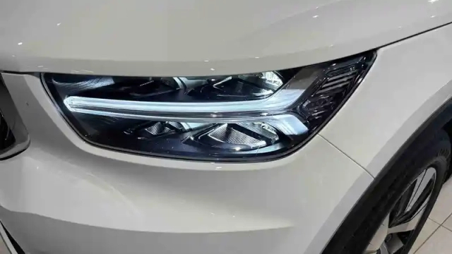 Volvo Xc40 t4 recharge 129+82 ch dct7 — photo 27