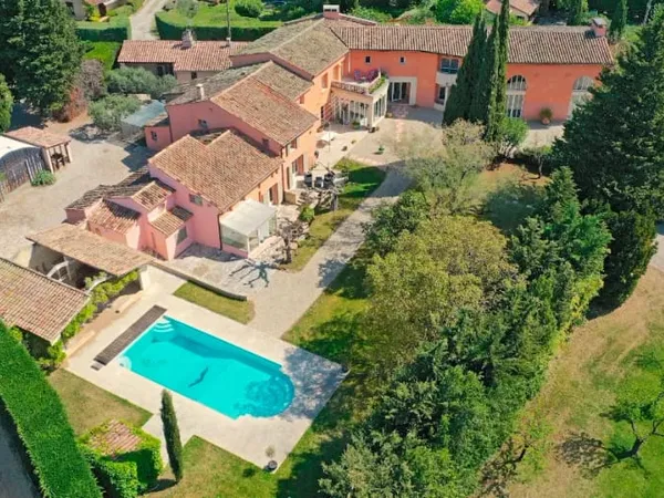 Propriété 680 m²