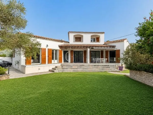 Maison de 7 pièces de 186 m² avec piscine à Saint-Victoret