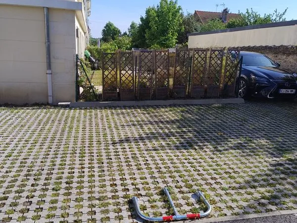Loue place parking proche gare St Fargeau