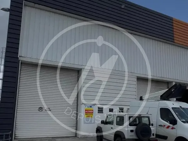 A louer 215m² - Local commercial à Jarry, 97122 BAIE-MAHAULT - 3440€ HT HC