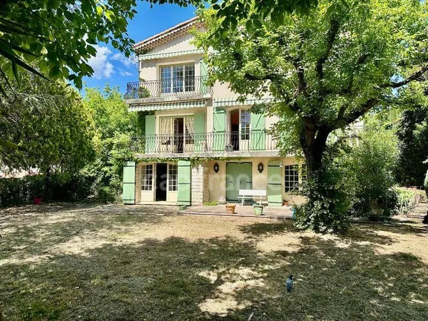 Maison 10 pièces 309 m²