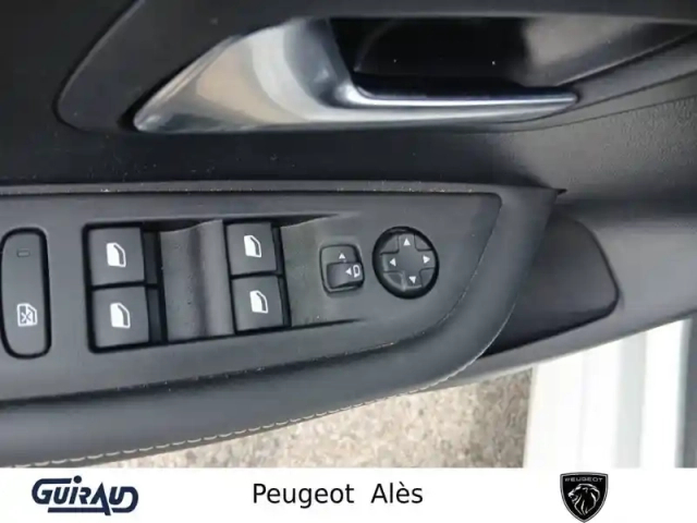 Peugeot 208 puretech 100 s&amp;s bvm6 — photo 12