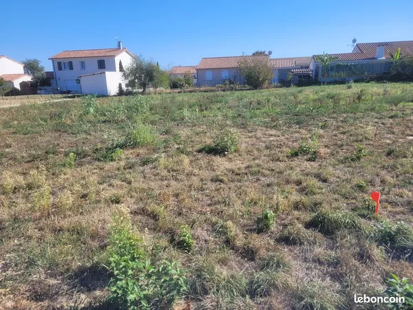 RARE terrain plat viabilisé 864m² au coeur de Puydaniel