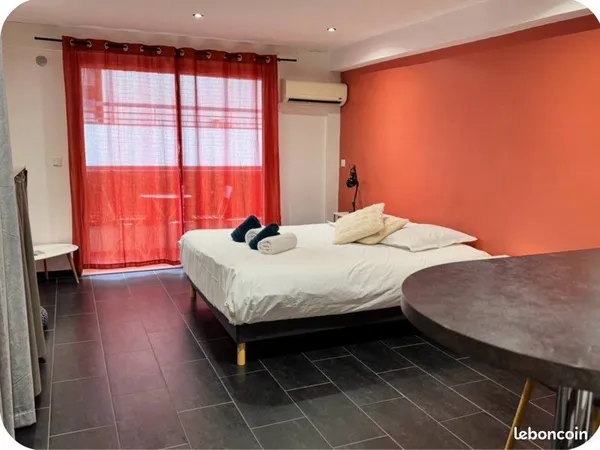 Studio meublé avec balcon et climatisation - Centre-ville de Cannes - 950/mois