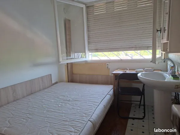 Chambre de bonne 8 m² à vendre - Pau - Résidence sécurisée