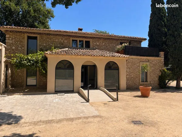Bureau et espace de travail Location Aix-en-Provence  12m² 630€
