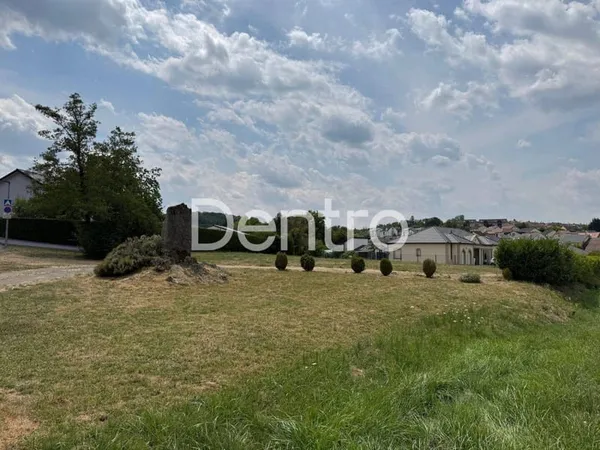 Terrain 617 m²