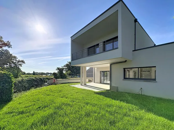 Maison contemporaine neuve à vendre à Juigné sur Loire - 4 chambres dont vie de plain-pied avec jard