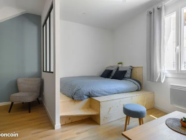 Studio meublé 23 m² - rénové neuf - verrière atelier, cuisine équipée - Gardanne centre