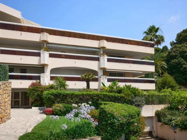 Appartement dernier étage vue mer à Cannes Palm Beach (06)