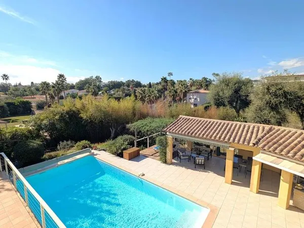 Villa 241 m²