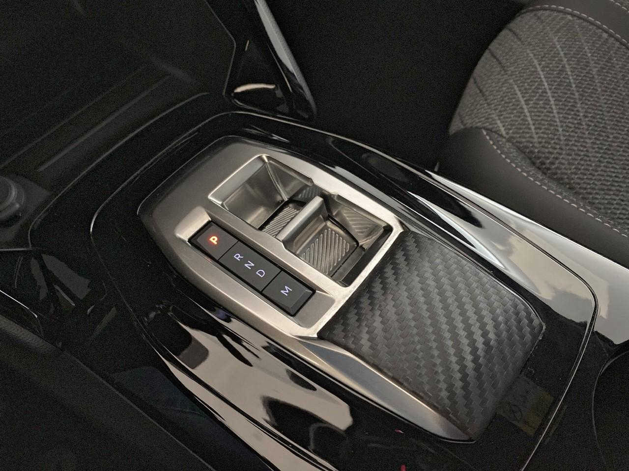 Peugeot 2008 hybrid 145 ch e-dcs6 allure — photo 18