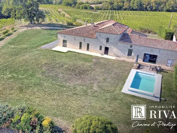 BATISSE EN PIERRE RENOVEE - 205 M2 - TERRAIN DE 3500M2 (OU P