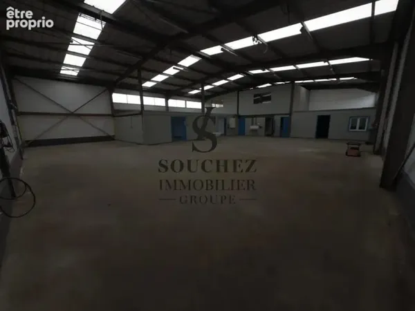 Commerce 750 m²