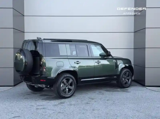 Land Rover Defender 110 2.0 p300e phev x-dynamic se — photo 8
