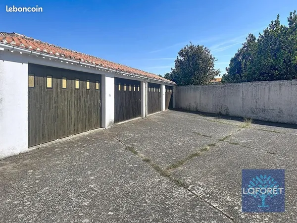 Garage/box 25 m² Les Sables D Olonne